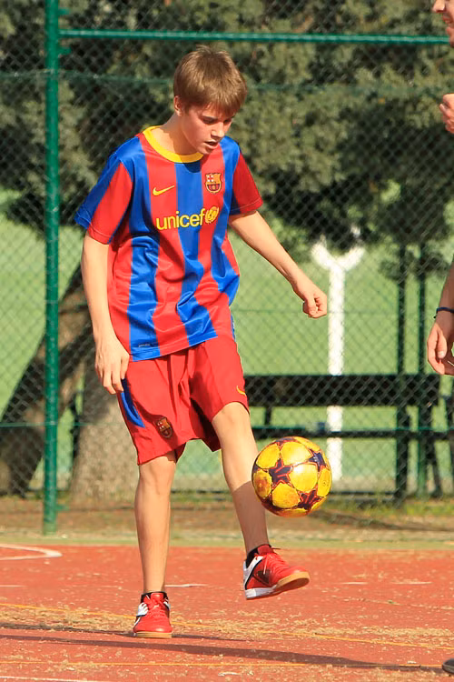 Và tâng bóng. Và tâng bóng.