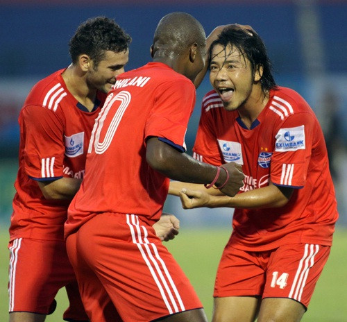 B. Bình Dương quyết tâm đoạt cúp. B. Bình Dương quyết tâm đoạt cúp.