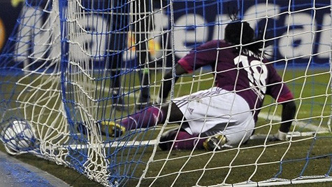 Bafetimbi Gomis lập một hat-trick. Bafetimbi Gomis lập một hat-trick.