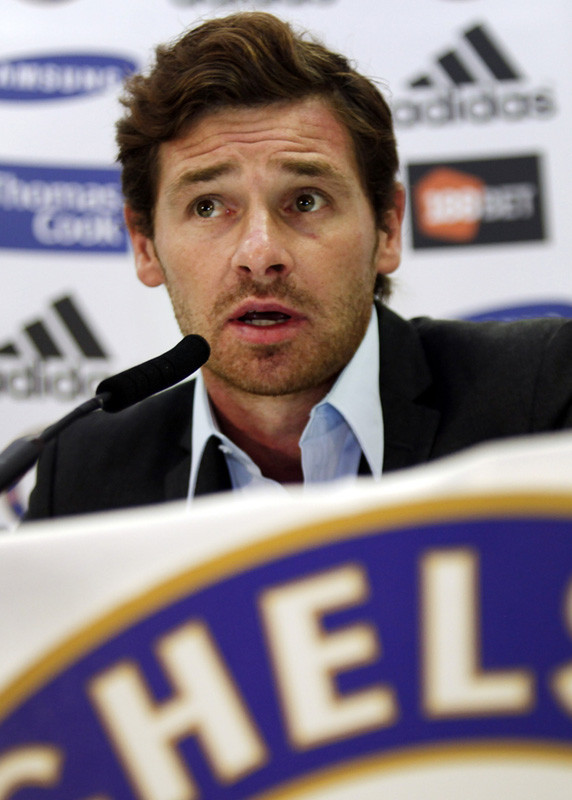 Tờ The Sun của anh bông đùa rằng, có lẽ tỷ phú người Nga đã sai khi tiêu tốn 15 triệu euro (13,3 triệu bảng Anh) tiền đền bù cho Porto để rước Andre Villas-Boas và lúc này có thể mất một số tiền tương đương thế để đuổi “Mourinho đệ nhị”. Tờ The Sun của anh bông đùa rằng, có lẽ tỷ phú người Nga đã sai khi tiêu tốn 15 triệu euro (13,3 triệu bảng Anh) tiền đền bù cho Porto để rước Andre Villas-Boas và lúc này có thể mất một số tiền tương đương thế để đuổi “Mourinho đệ nhị”.