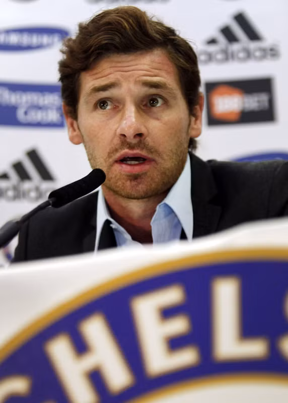 Tờ The Sun của anh bông đùa rằng, có lẽ tỷ phú người Nga đã sai khi tiêu tốn 15 triệu euro (13,3 triệu bảng Anh) tiền đền bù cho Porto để rước Andre Villas-Boas và lúc này có thể mất một số tiền tương đương thế để đuổi “Mourinho đệ nhị”. Tờ The Sun của anh bông đùa rằng, có lẽ tỷ phú người Nga đã sai khi tiêu tốn 15 triệu euro (13,3 triệu bảng Anh) tiền đền bù cho Porto để rước Andre Villas-Boas và lúc này có thể mất một số tiền tương đương thế để đuổi “Mourinho đệ nhị”.