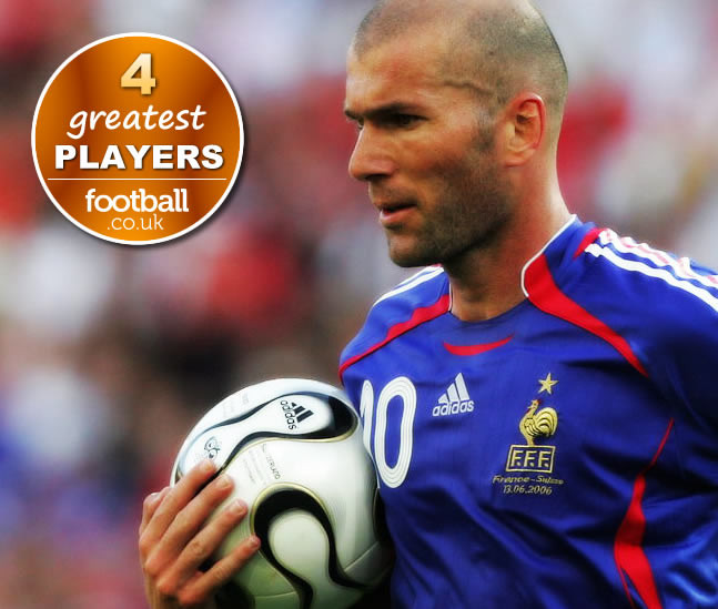 Zinedine Zidane, một trong những số 10 hay nhất mọi thời đại. (Xem những khoảnh khắc huyền thoại của Zinedine Zidane)
