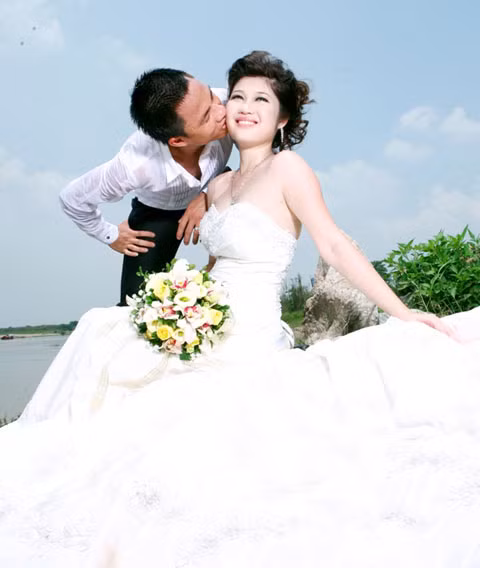 Tiền vệ Xuân Thành: Thuốc lắc, án treo giò và... đám cưới ảnh 6 Tiền vệ Xuân Thành: Thuốc lắc, án treo giò và... đám cưới ảnh 6