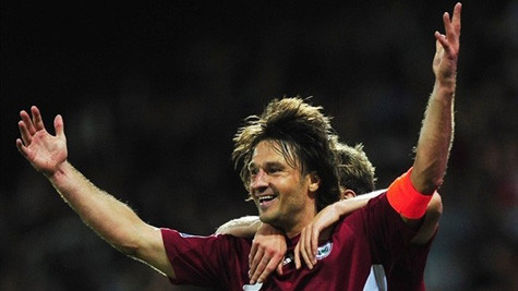 Vitālijs Astafjevs (Latvia) là cầu thủ chơi nhiều trận nhất cho một ĐTQG thuộc UEFA. Vitālijs Astafjevs (Latvia) là cầu thủ chơi nhiều trận nhất cho một ĐTQG thuộc UEFA.