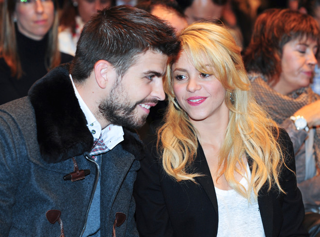 Không phải nhà văn Joan Pique hay cuốn sách mới của ông mà chính đôi tình nhân Gerard Pique - Shakira mới là trung tâm của buổi ra mắt. Không phải nhà văn Joan Pique hay cuốn sách mới của ông mà chính đôi tình nhân Gerard Pique - Shakira mới là trung tâm của buổi ra mắt.