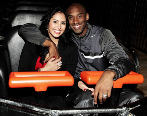 Kobe Bryan và Vanessa quen nhau năm 1999 khi Vanessa mới 17 tuổi và là một vũ công. (Xem Sao bóng rổ Kobe Bryant bỏ vợ theo người đẹp Playboy) Kobe Bryan và Vanessa quen nhau năm 1999 khi Vanessa mới 17 tuổi và là một vũ công. (Xem Sao bóng rổ Kobe Bryant bỏ vợ theo người đẹp Playboy)