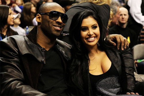 Họ làm lễ cưới vào năm 2001 và sinh hai công chúa, Natalia 8 tuổi và Gianna 5 tuổi. (‘Xem mặt’ người mẫu Playboy phá nát tổ ấm của ngôi sao NBA) Họ làm lễ cưới vào năm 2001 và sinh hai công chúa, Natalia 8 tuổi và Gianna 5 tuổi. (‘Xem mặt’ người mẫu Playboy phá nát tổ ấm của ngôi sao NBA)