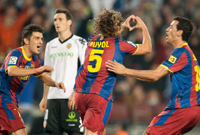 Ngày 16/10 năm ấy, Puyol dùng tay tạo thành hình trái tim để gửi thông điệp tình yêu đến cô bạn gái trẻ sau khi ghi bàn vào lưới Valencia trên sân Nou Camp.