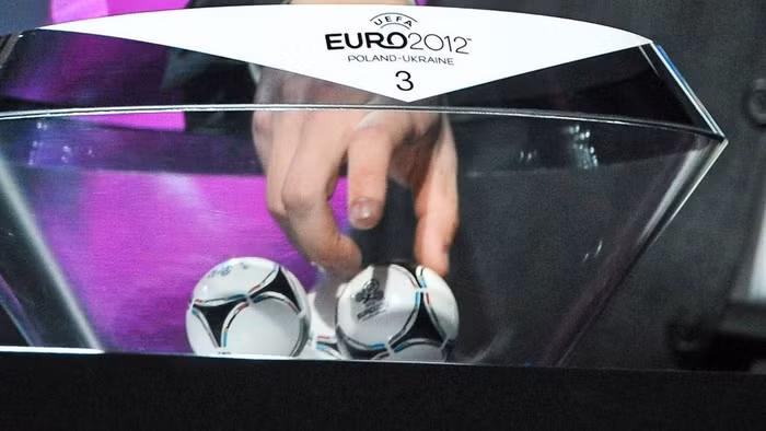 Bắt đầu bốc thăm.