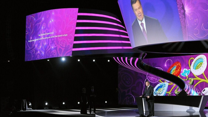 Tổng thống Ukraine, ông Viktor Yanukovych, phát biểu chào mừng. Tổng thống Ukraine, ông Viktor Yanukovych, phát biểu chào mừng.