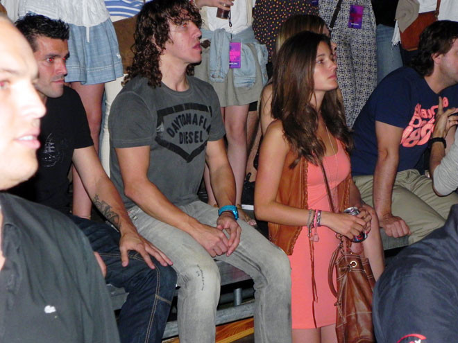 Ngày 29/5, cặp tình nhân cùng dự show diễn của Shakira mừng mùa giải thành công của Barcelona. Ngày 29/5, cặp tình nhân cùng dự show diễn của Shakira mừng mùa giải thành công của Barcelona.