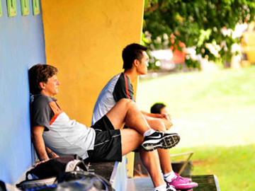 Ông Goetz ngồi trầm ngâm. Ông Goetz ngồi trầm ngâm.