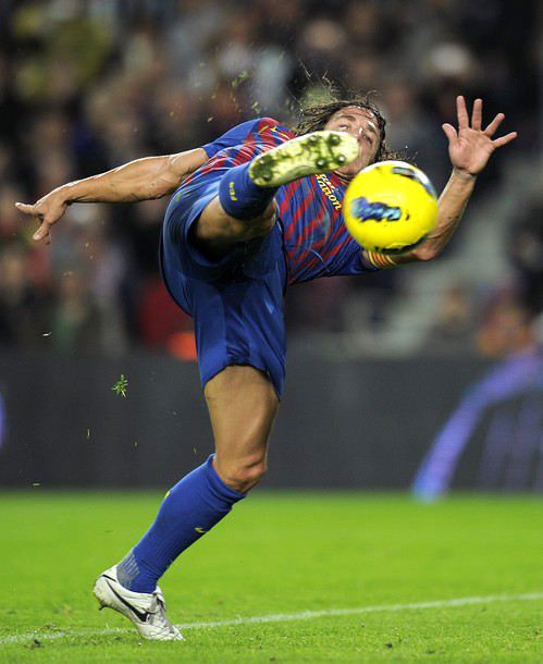 Rồi bắt volley rất nhanh. Rồi bắt volley rất nhanh.