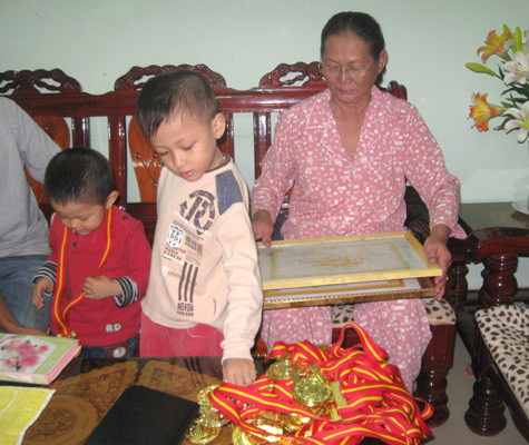 Các cháu của Phước cũng rất tự hào về người cậu của mình. Các cháu của Phước cũng rất tự hào về người cậu của mình.