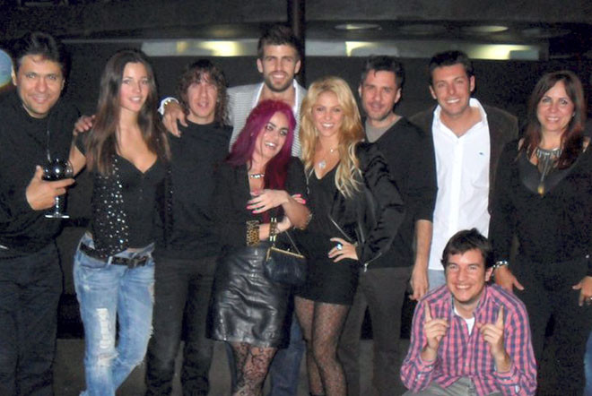 Ngày 2/2/2011, Malena Costa và Carles Puyol dự tiệc sinh nhật cùng cặp tình nhân Shakira - Piqué. Ngày 2/2/2011, Malena Costa và Carles Puyol dự tiệc sinh nhật cùng cặp tình nhân Shakira - Piqué.