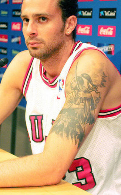 Thêm một VĐV ưa chuộng hình xăm samurai. Thêm một VĐV ưa chuộng hình xăm samurai.