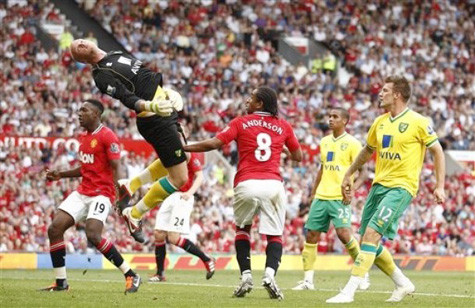 Anderson đánh đầu hạ thủ môn John Rudd... Anderson đánh đầu hạ thủ môn John Rudd...