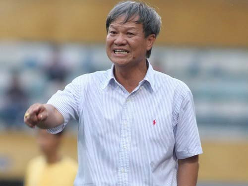 HLV Lê Thụy Hải có dịp ra mắt CĐV đất Thủ. HLV Lê Thụy Hải có dịp ra mắt CĐV đất Thủ.