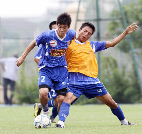 Công Vinh tập luyện cùng Hà Nội. Công Vinh tập luyện cùng Hà Nội.