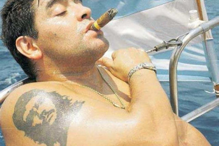 Maradona vẫn luôn tôn sùng Che Guevara. Maradona vẫn luôn tôn sùng Che Guevara.