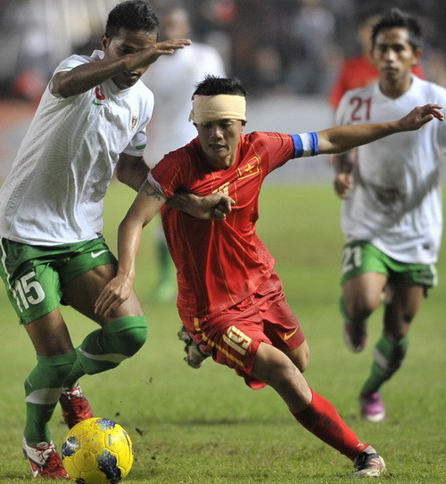 Thành Lương chủ động xin Ban huấn luyện cho anh được đá chính. Thành Lương chủ động xin Ban huấn luyện cho anh được đá chính.