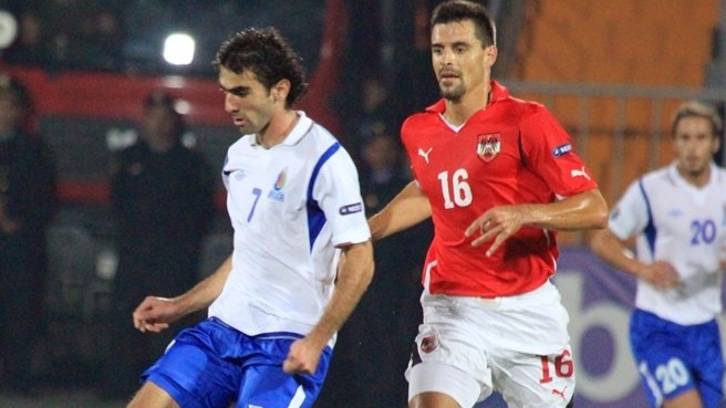 Chủ nhà của EURO 2008, Áo, đã chắc chắn bị loại nhưng vẫn có trận thắng dễ Azerbaijan 4-1 để phần nào xua bớt nỗi thất vọng. Chủ nhà của EURO 2008, Áo, đã chắc chắn bị loại nhưng vẫn có trận thắng dễ Azerbaijan 4-1 để phần nào xua bớt nỗi thất vọng.