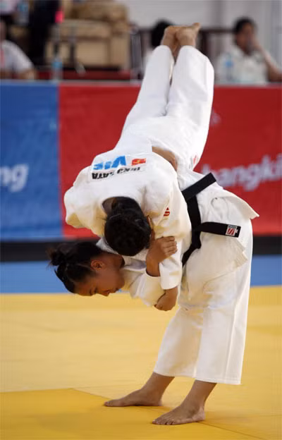 Võ sĩ Judo Việt Nam khóc nức nở vì bị trọng tài ép ảnh 4