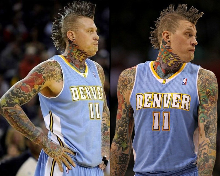 Chris Andersen (bóng rổ) với những hình xăm cũng kỳ dị như mái tóc. Chris Andersen (bóng rổ) với những hình xăm cũng kỳ dị như mái tóc.