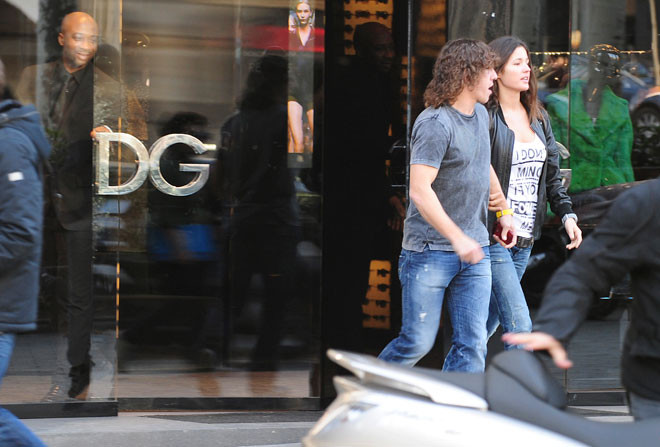 Đi ăn và mua sắm cùng nhau. Đi ăn và mua sắm cùng nhau.