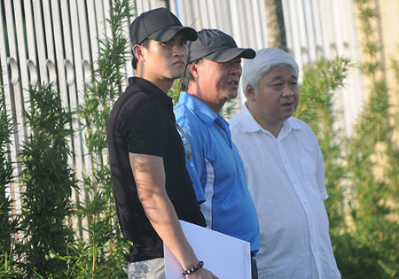 Công Vinh - HLV Nguyễn Thành Vinh - bầu Kiên.