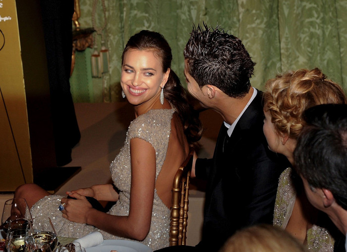 Cây viết Gema Lendoiro của Diario Crítico thì kể tội Ronaldo và coi anh là “người nhiều mặt”.