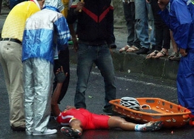 Cua-rơ Hồ Văn Phúc kiệt sức khi về tới đích. Cua-rơ Hồ Văn Phúc kiệt sức khi về tới đích.