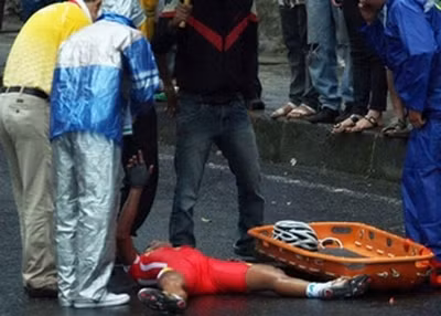 Cua-rơ Hồ Văn Phúc kiệt sức khi về tới đích.