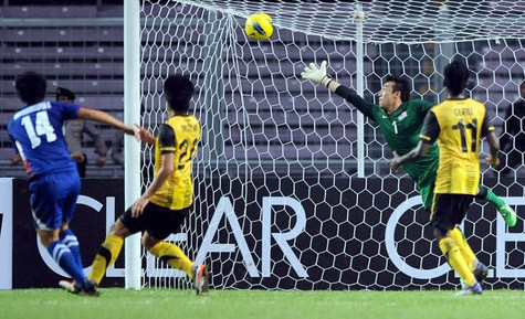 Natarid Thammarossopon ghi bàn gỡ hòa cho U23 Thái Lan. Natarid Thammarossopon ghi bàn gỡ hòa cho U23 Thái Lan.