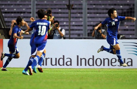 Natarid (phải) cùng đồng đội không giữ niềm vui được quá lâu. Natarid (phải) cùng đồng đội không giữ niềm vui được quá lâu.