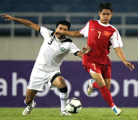 Đình Tùng (phải) là chân sút chủ lực của U23 Việt Nam. Ảnh: Quang Minh