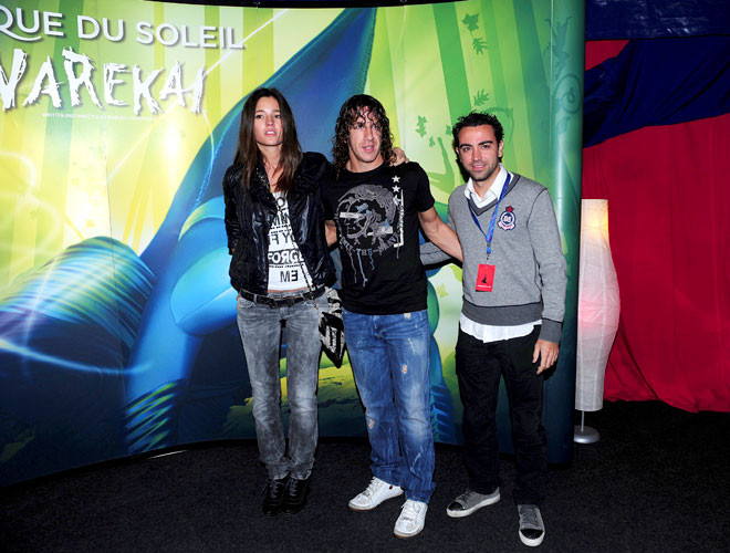 Vài tuần sau bàn thắng nổi tiếng ấy, Puyol công khai giới thiệu người tình. Bức ảnh này Puyol cùng Malena chụp với Xavi khi đi xem show diễn Varekai tại rạp xiếc Mặt Trời. Vài tuần sau bàn thắng nổi tiếng ấy, Puyol công khai giới thiệu người tình. Bức ảnh này Puyol cùng Malena chụp với Xavi khi đi xem show diễn Varekai tại rạp xiếc Mặt Trời.