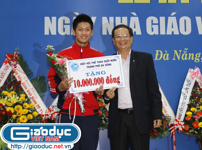 … Và nhận phần thưởng nóng. … Và nhận phần thưởng nóng.