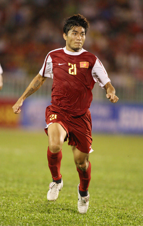 Trung vệ Trần Quốc Anh.