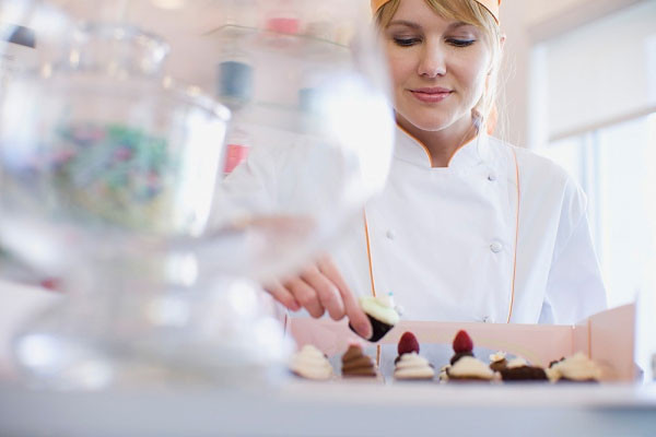 Người phụ nữ đang đứng trước những nguy cơ ảnh hưởng không tốt đến sức khỏe. Người phụ nữ đang đứng trước những nguy cơ ảnh hưởng không tốt đến sức khỏe.