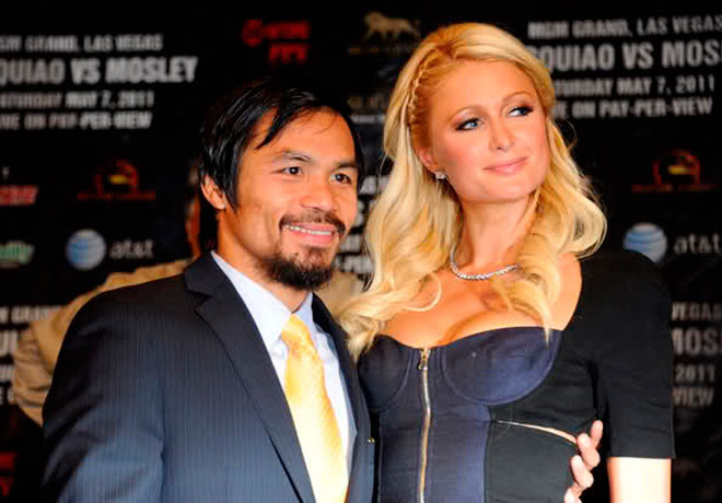 Manny Pacquiao mê mẩn trước vẻ đẹp của Paris Hilton? Hoàn toàn không, chính cô nàng tỷ phú mới là fan của tay đấm thép người Philippines và đã đề nghị được chụp ảnh chung với anh ở Las Vegas. Manny Pacquiao mê mẩn trước vẻ đẹp của Paris Hilton? Hoàn toàn không, chính cô nàng tỷ phú mới là fan của tay đấm thép người Philippines và đã đề nghị được chụp ảnh chung với anh ở Las Vegas.