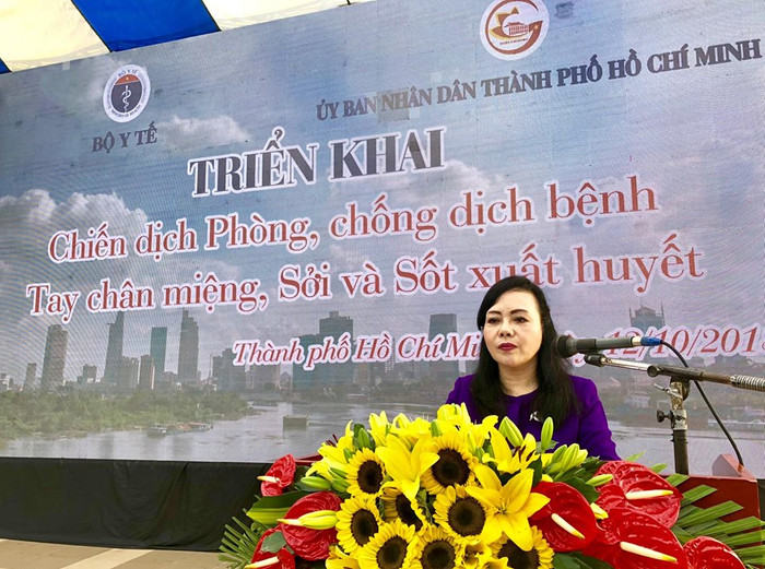 Bộ trưởng Nguyễn Thị Kim Tiến phát biểu tại lễ phát động "Chiến dịch phòng, chống dịch bệnh tay chân miệng, sởi và sốt xuất huyết 2018". Bộ trưởng Nguyễn Thị Kim Tiến phát biểu tại lễ phát động "Chiến dịch phòng, chống dịch bệnh tay chân miệng, sởi và sốt xuất huyết 2018".