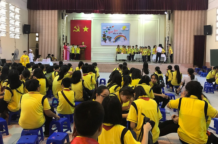 Tại Câu lạc bộ Văn học, các đội cũng đang hăng say so tài.