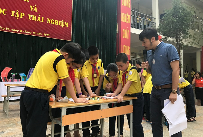 Thi giải toán luôn là "đặc sản" của trường Giảng Võ. Trong những năm vừa qua, trường Giảng Võ liên tục có những học sinh tài năng tham dự các kỳ thi quốc tế và xuất sắc giành nhiều Huy chương Vàng, Bạc, Đồng...