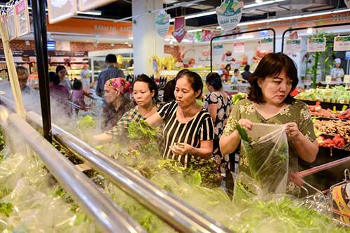 Người tiêu dùng hãy tự bảo vệ mình và gia đình bằng cách mua thực phẩm ở những cơ sở uy tín. Người tiêu dùng hãy tự bảo vệ mình và gia đình bằng cách mua thực phẩm ở những cơ sở uy tín.