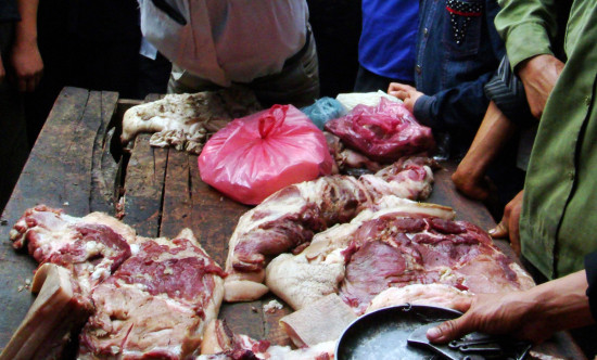 Tình trạng mất an toàn vệ sinh thực phẩm vẫn còn xảy ra ở nhiều địa phương, nhất là vùng sâu, vùng xa. Tình trạng mất an toàn vệ sinh thực phẩm vẫn còn xảy ra ở nhiều địa phương, nhất là vùng sâu, vùng xa.