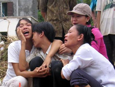 Người dân miền Bắc Triung bộ chịu nhiều đau thương khi cơn siêu bão Wutip đổ bộ vào đây Người dân miền Bắc Triung bộ chịu nhiều đau thương khi cơn siêu bão Wutip đổ bộ vào đây
