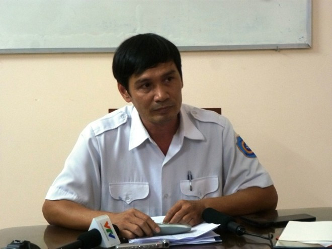 Ông Phạm Hiển - Giám đốc Vungtau MRCC thường xuyên lặp lại điệp khúc: "do thời tiết xấu, sóng to gió lớn nên công tác cứu hộ cứu nạn gặp nhiều khó khăn..." Ông Phạm Hiển - Giám đốc Vungtau MRCC thường xuyên lặp lại điệp khúc: "do thời tiết xấu, sóng to gió lớn nên công tác cứu hộ cứu nạn gặp nhiều khó khăn..."