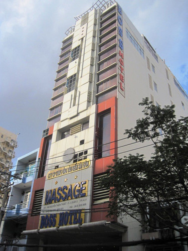 Để triệt phá động mại dâm trá hình này, Công an TP. HCM đã huy động gần 100 trinh sát đặc nhiệm và điều tra, theo dõi từ rất lâu trước đó.