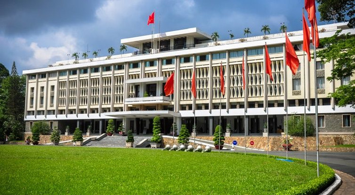 Hội trường Thống Nhất - điểm kết cuối cùng của chiến dịch Mùa xuân 1975 - dấu ấn quân sự quan trọng cuối cùng của Đại tướng Võ Nguyên Giáp. Hội trường Thống Nhất - điểm kết cuối cùng của chiến dịch Mùa xuân 1975 - dấu ấn quân sự quan trọng cuối cùng của Đại tướng Võ Nguyên Giáp.